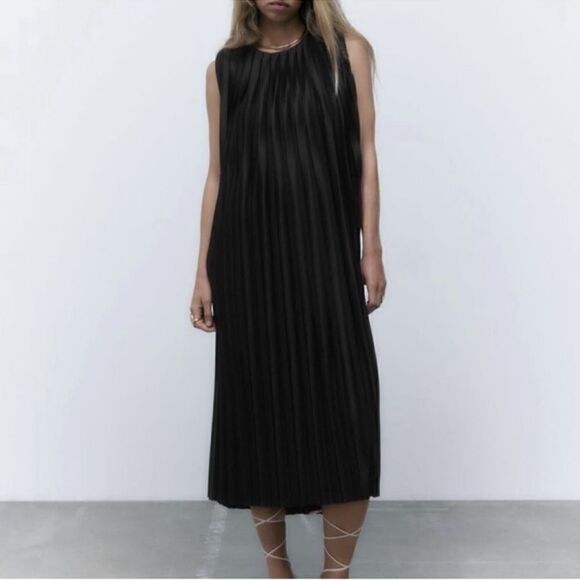 Zara Pleated Open Back Black Midi Dress
Size Small) - Picture 2 of 6